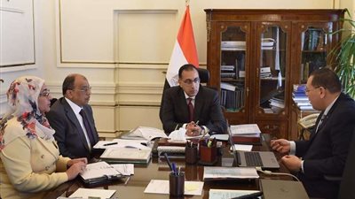 رئيس الوزراء يستعرض مع محافظ الشرقية تنفيذ المشروعات بالمحافظة