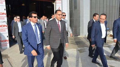 بالصور.. رئيس الوزراء يتابع تطوير استاد القاهرة استعدادًا لأمم إفريقيا