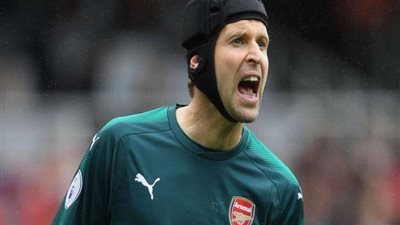 بيتر تشيك ينهي مسيرته الكروية مع أرسنال