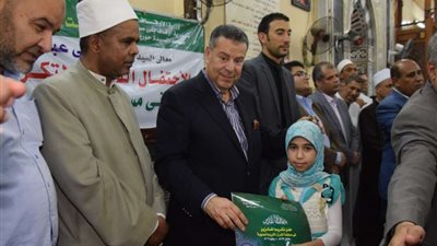 محافظ بني سويف يُكرم حفظةالقرآن الكريم والأئمة في احتفالية ليلة القدر