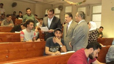 وزير التعليم العالي يتفقد سير أعمال الامتحانات بجامعة بنها
