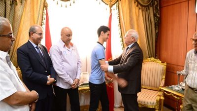 محافظ بورسعيد يستقبل رابع العالم فى الكيمياء الحيوية
