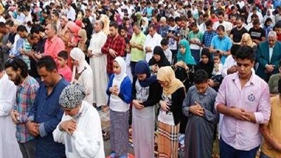 ما حكم صلاة الرجال والنساء معًا فى العيد؟.. الإفتاء تحسم الجدل