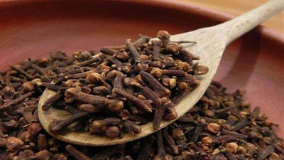 أبرزها علاج الإمساك وقرحة المعدة.. 6 فوائد لاتعرفها عن تناول القرنفل