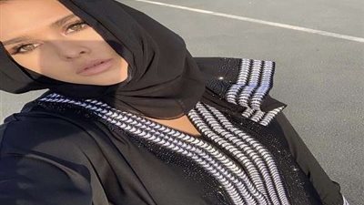 عارضة أزياء.. تعرف علي الفتاة العارية التي اقتحمت ملعب نهائي أوروبا