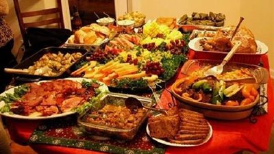 حتى لا تصاب بجلطة.. تجنب هذه الأطعمة أول أيام العيد