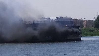 اشتعال النيران بلنش سياحي في مدينة الغردقه