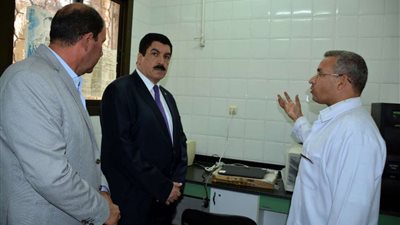 محافظ القليوبية يتفقد المعامل المركزية ومستشفى الصدر بمدينة بنها