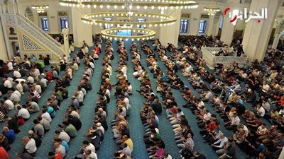 ملايين الجزائريين يؤدون صلاة عيد الفطر المبارك