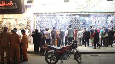 بالصور.. المصريون يملأون الشوارع احتفالاً بعيد الفطر