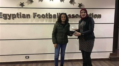 دينا الرفاعي تكرم منة طارق لاعبة فاتح سبور التركي