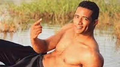 محمد رمضان يتغزل في زوجته على طريقة نذار قباني