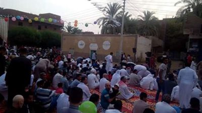 الآلاف من مواطنى الوادى الجديد يؤدون صلاة عيد الفطر المبارك