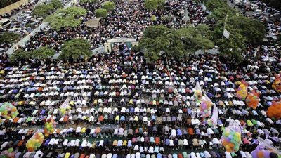 أهالي سوهاج يؤدون صلاة عيد الفطر داخل 207 ساحات و6 آلاف مسجد