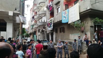 منع صلاح من الصلاة بعد تجمع المواطنين أمام المنزل والأمن يغلق مدخل الشارع