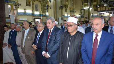 السكرتير العام يؤدي صلاة عيد الفطر نيابة عن محافظ الدقهلية