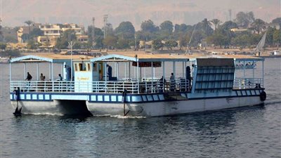 بدء تشغيل العبارة النهرية الجديدة بمرسى المعديات بالأقصر