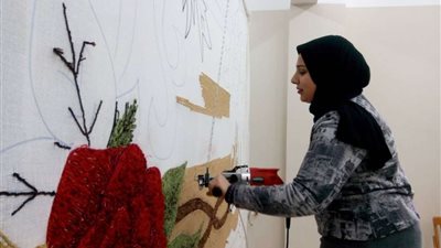 طلاب الدراسات العليا يصنعون أول سجاد 