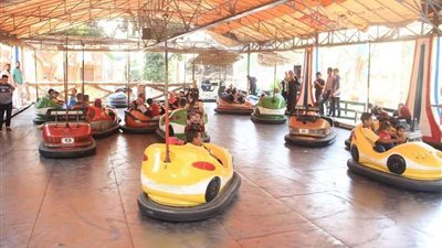 بالصور| استمرار توافد المواطنين على حديقة الحيوان للاحتفال بالعيد