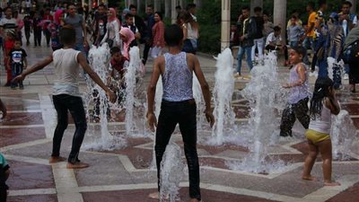 بالصور.. إقبال المواطنين على حديقة الأزهر في ثاني أيام عيد الفطر