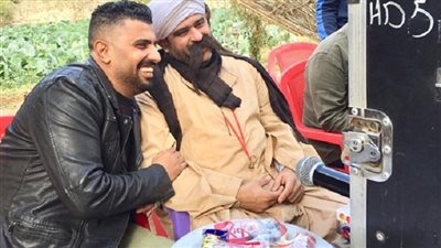 أكرم حسني يشكر المخرج محمد سامي لهذا السبب