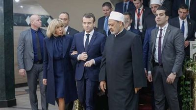 ماكرون يشيد بدور الطيب في مواجهة الإرهاب والعنف