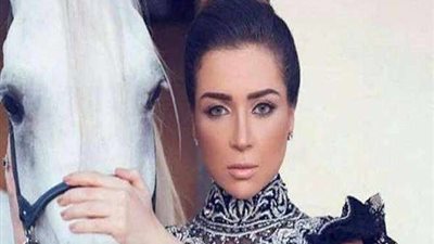 مي عز الدين تبدأ أولى رحلاتها مع أكرم فريد في 