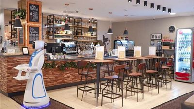 مقهى يعتمد على الإنسان الآلى فى تقديم خدماته