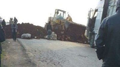 بالسواتر الترابية.. جبهة النصرة تفصل إدلب عن باقي سوريا