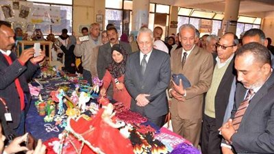 محافظ الأقصر يفتتح معرض الأعمال الفنية والمنتجات الطلابية