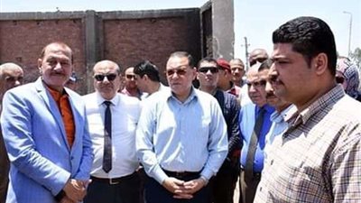 محافظ الشرقية يتفقد شوارع طلبة عويضة والسلام بالزقازيق