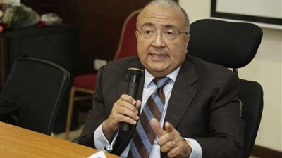 أخر سفير مصري فى تركيا يوقع  كتاب 