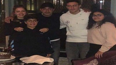 شاهد.. عائلة أحمد السقا في ظهور نادر