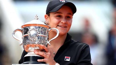 نجم بارتي يلمع في سماء التنس بلقب رولان جاروس بعد سلسلة المفاجآت