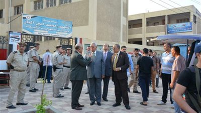 محافظ الدقهلية يتابع إجراءات توزيع أوراق أسئلة امتحانات الثانوية العامة