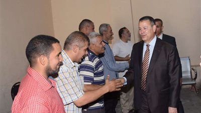 محافظ بني سويف يُتابع منظومة العمل بإدارات الديوان العام