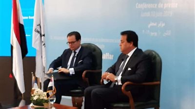 وزير التعليم العالي يستعرض آخر مستجدات إعادة تأسيس الجامعة الفرنسية في مصر
