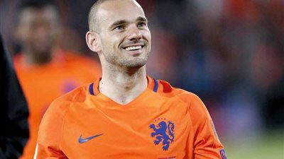 في عيد ميلاده الـ 35.. 21 بطولة رصيد الهولندي شنايدر بمشواره الكروي