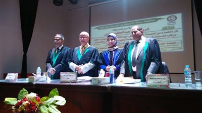 منح درجة الماجستير في 