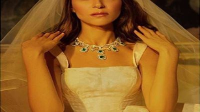 بفستان زفاف بسيط.. شاهد أحدث إطلالة لـ منة شلبي