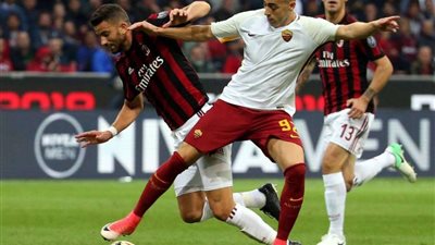 ميلان يواجه روما في مباراة مثيرة للصراع على التأهل بدوري الأبطال