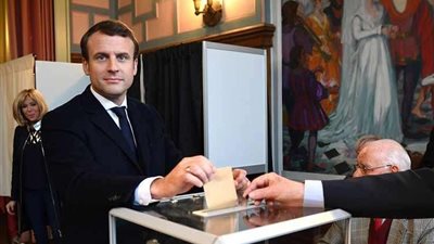 قناة فرنسية: ماكرون قد يلجأ لاستفتاء شعبي بسبب 