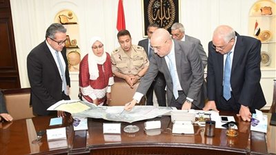 وزيرا الإسكان والآثار يتابعان خطط مشروعات تطوير مناطق سقارة والمتحف المصري