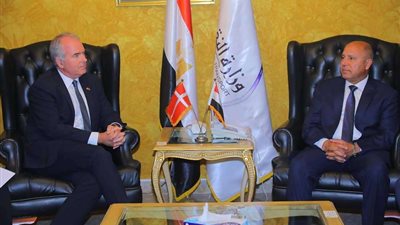 وزير النقل يلتقي سفير الدنمارك لبحث التعاون في مجال البنية التحتية