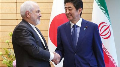 رئيس وزراء اليابان يصل إيران لأول مرة منذ 40 عاما