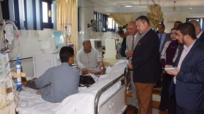 محافظ بني سويف يوجه بزيادة الطاقة الاستيعابية لوحدة الغسيل الكلوى بالحميات