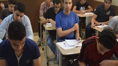 ولي أمر طالب يتهم مراقبي لجنة بالتسبب في ضياع ورقة إجابة نجله