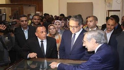 وزير الآثار والسفير الفرنسي يفتتحان معرض جديد بالمتحف المصري