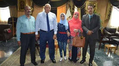 محافظ الوادي الجديد يُكرم أوائل الشهادتين الإبتدائية والإعدادية