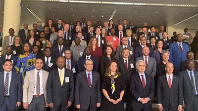 وزير الكهرباء يشارك في منتدى 